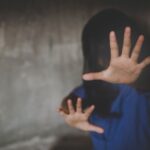 Szívtelenség: éheztette nevelt gyermekét a kegyetlen nevelőanya, a 11 éves kislány az osztálytársaitól kapott ételen élt