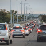 Közlekedés: 7 km-es dugó az M0-áson, baleset miatt beállt az M1-M7 bevezetője
