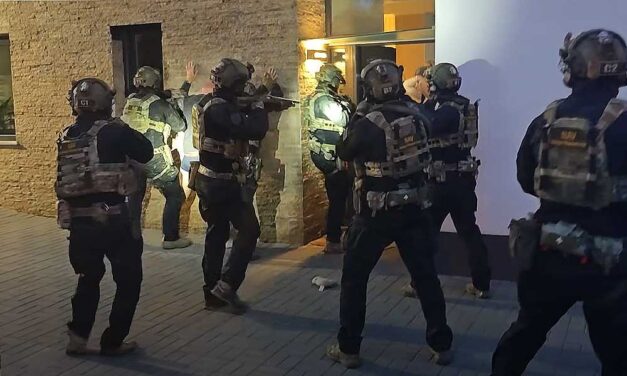 Úszómedencés luxusvillában csaptak le a NAV nyomozói a lélegeztetőgépbiznisz egyik kulcsfigurájára – videó a cikkben